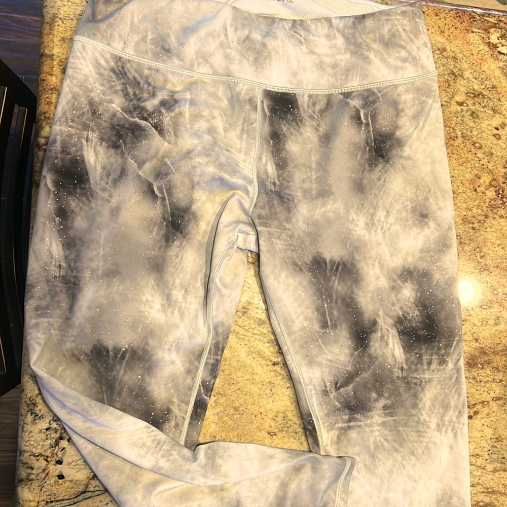 Calia leggings StayPowerful . Grey and white . Capri length. XL great condition!